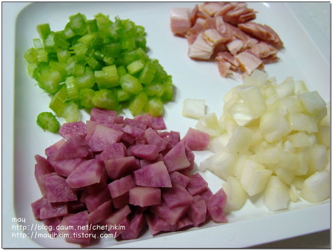 아침식사로 좋은 굴차우더