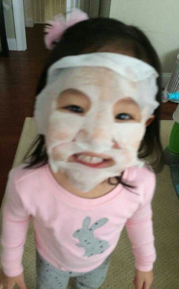 팩을 하는 아가 Eva!