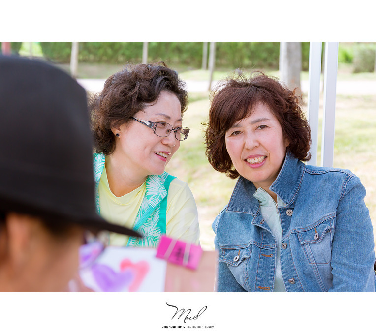   사람이 꽃보다 아름다워요...^^ 인천 국화축제장....^^