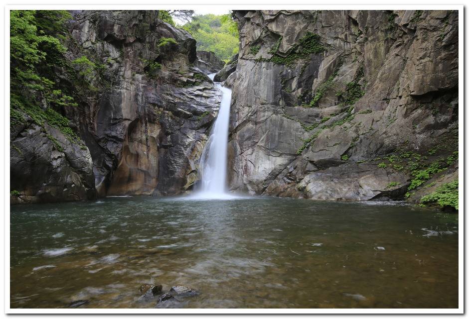 언제 가도 수량이 풍부한 철원 삼부연폭포