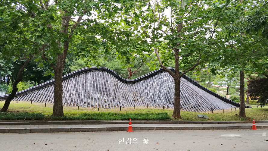 기와를 입은 대지